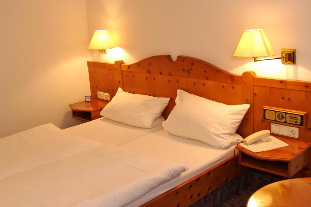 Gasthof Zum Kauzen Ochsenfurt Chambre photo