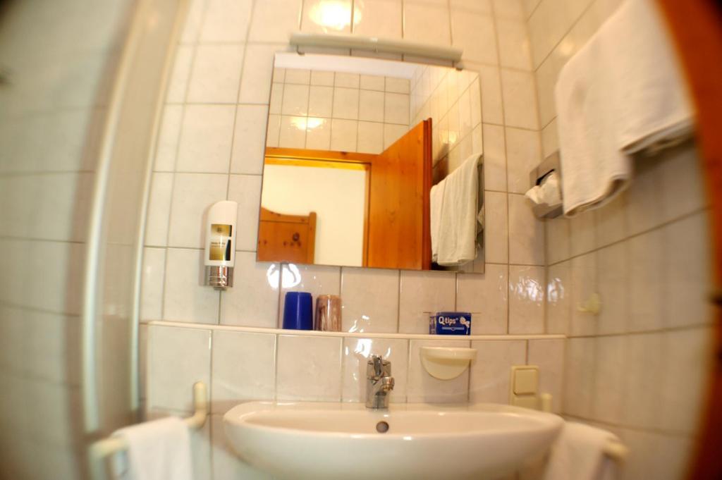 Gasthof Zum Kauzen Ochsenfurt Chambre photo