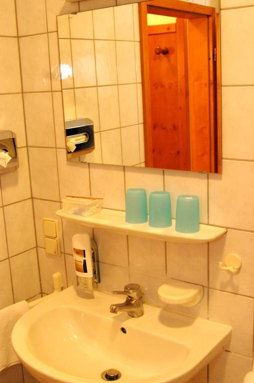 Gasthof Zum Kauzen Ochsenfurt Chambre photo